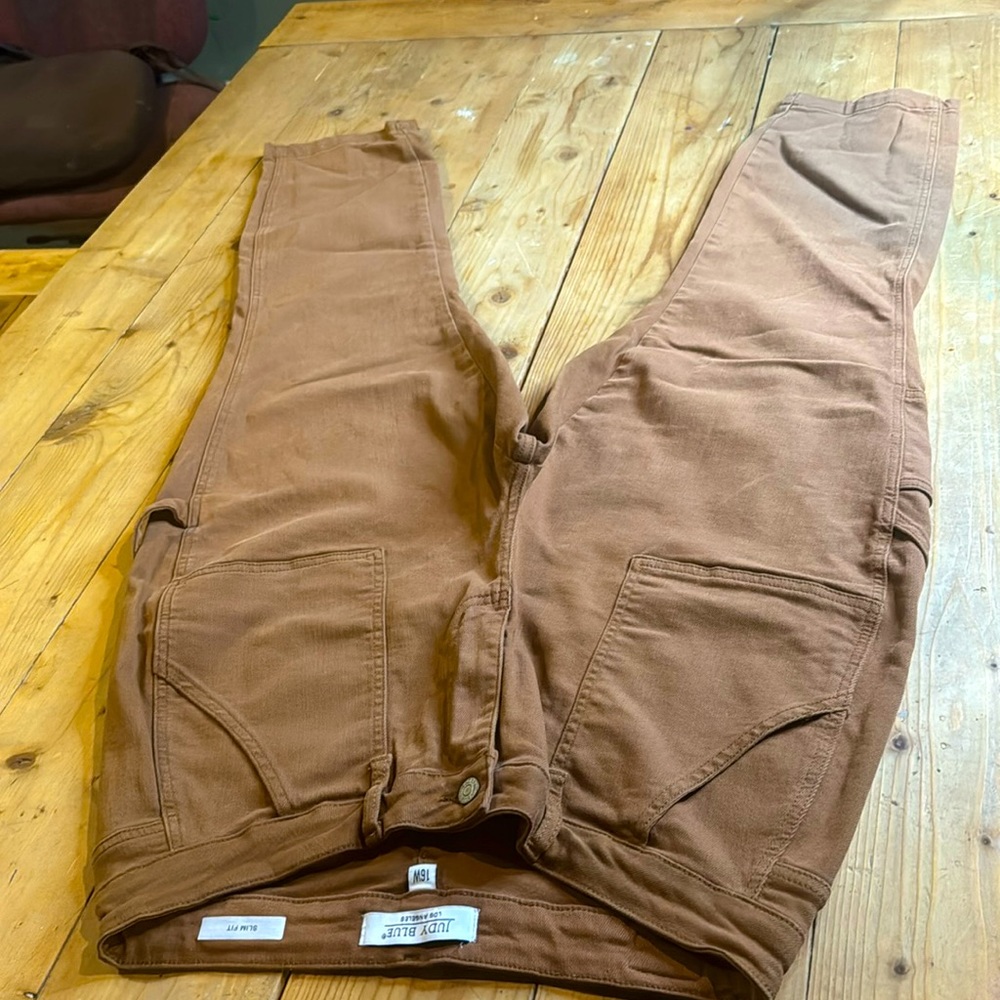 JUDY BLUE 16W SLIM FIT WOMEN’S CARGO JEANS BROWN PRE-WORN VERY GOOD CONDITION